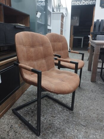 Set van 2 cognac stoelen 
